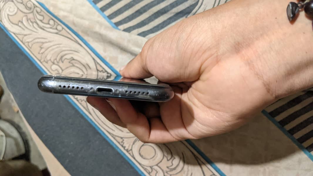 Apple iPhone 11 0