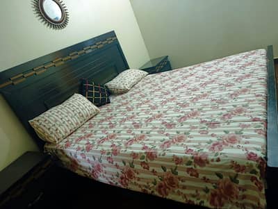 Bedset with side tables + dressing