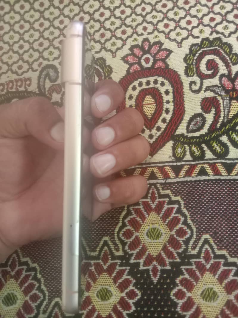 Google Pixel 8 2
