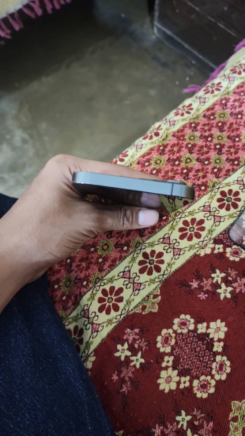 Apple iPhone 13 Pro Max 4