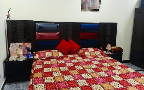 Best condition bed or side table satt matrees satt ni ha