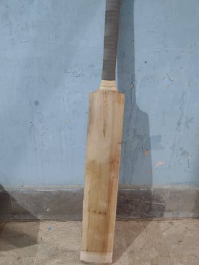 I AM SELLING MY 6IXER BAT     CONTACT : 0311-2007307