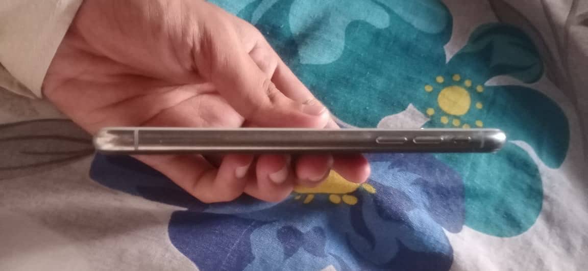 Apple iPhone X 6