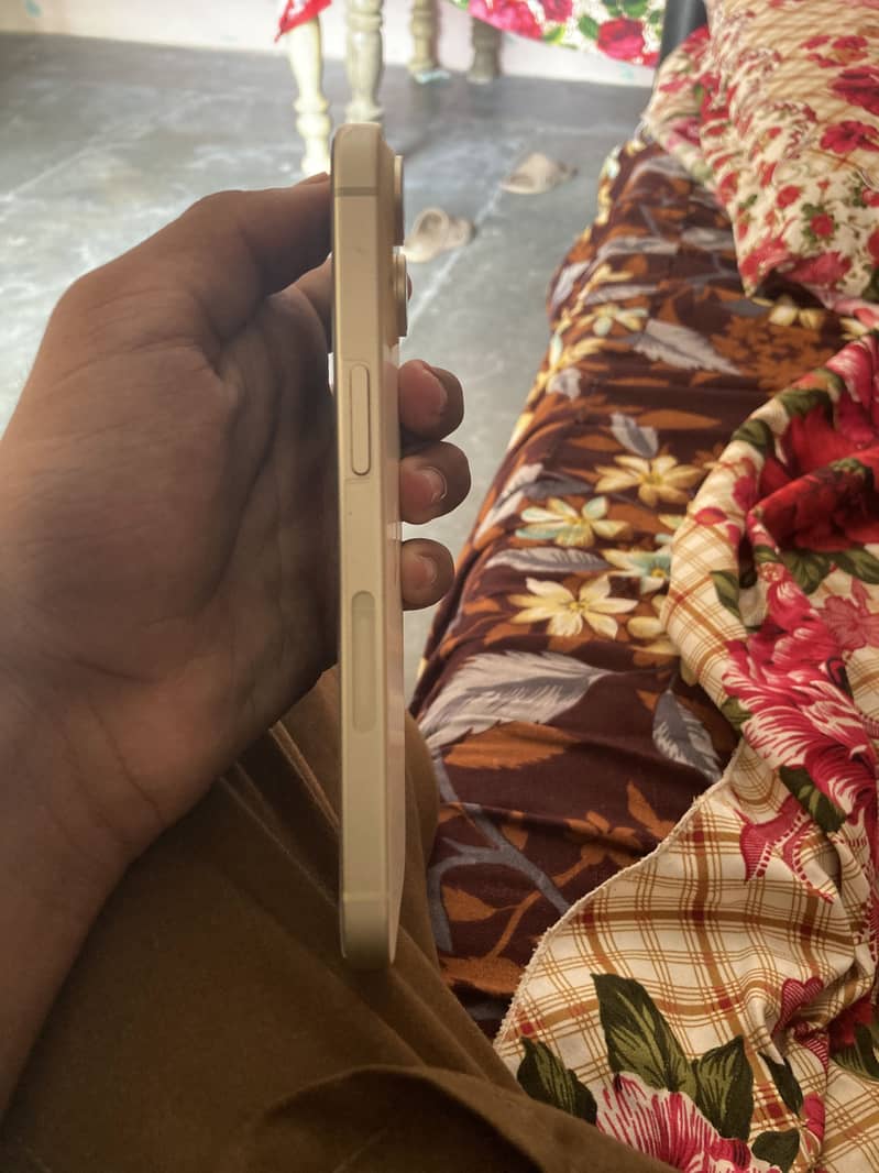 Apple iPhone 15 5