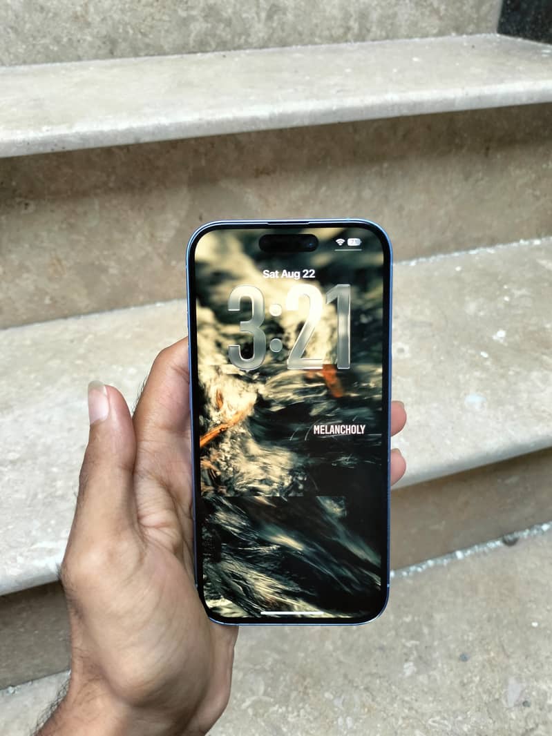 Apple iPhone 16 7