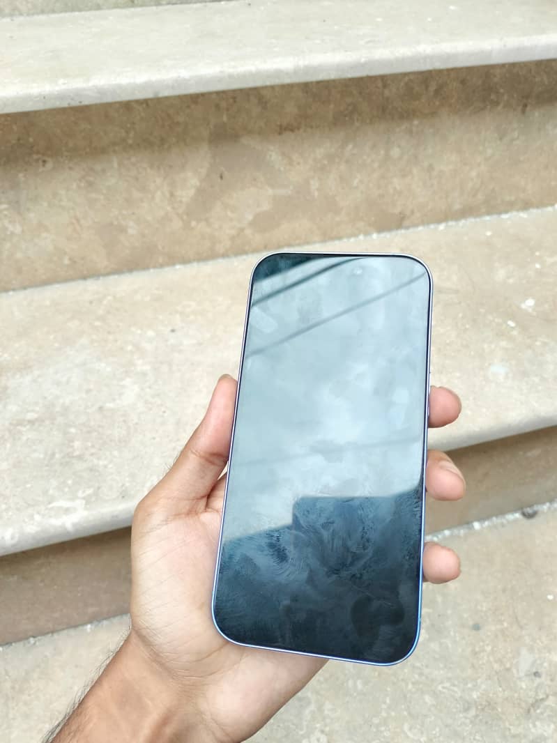Apple iPhone 16 8