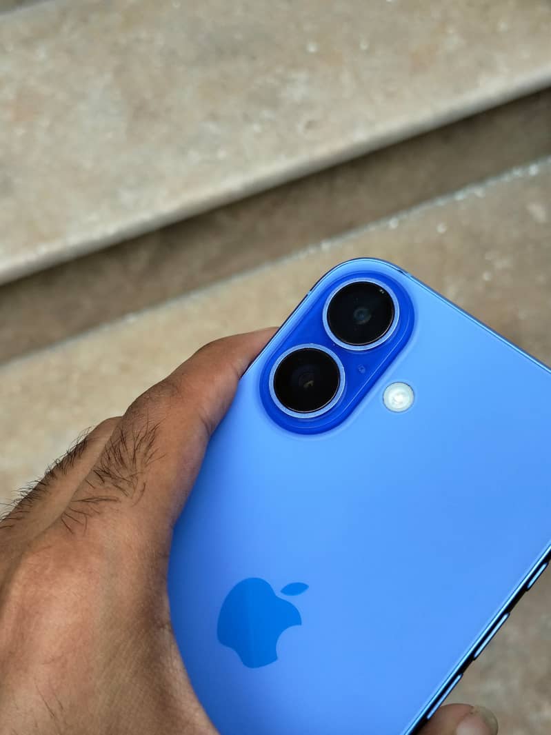 Apple iPhone 16 9