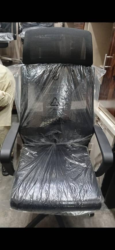 office chair nd computer table