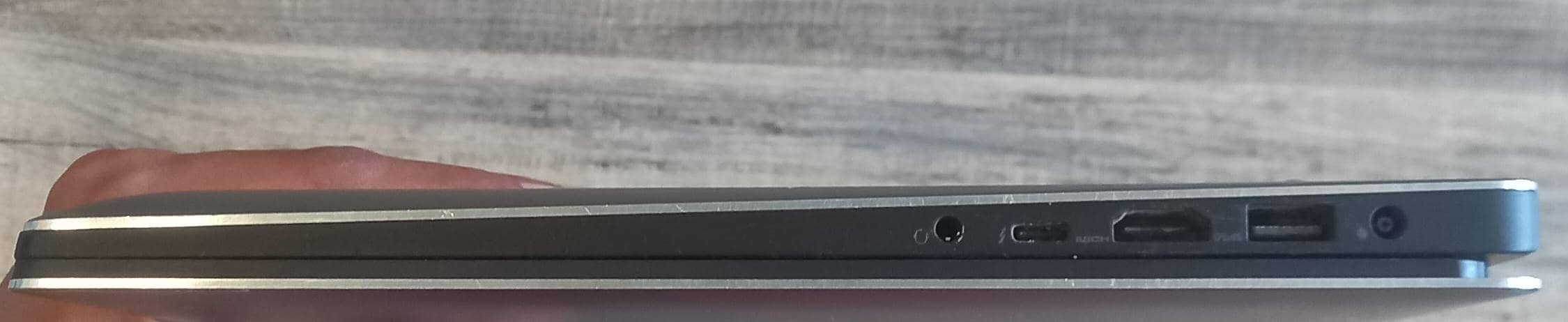 Dell precision 5540 core i5 9th Gen 4