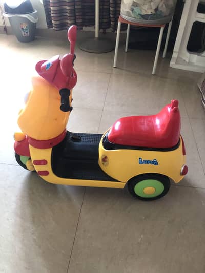 Larva scooter (rechargeable)