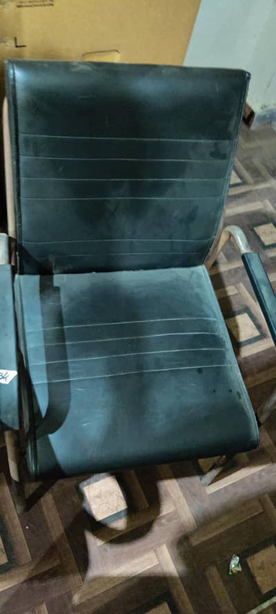 tabel and 3 chairs