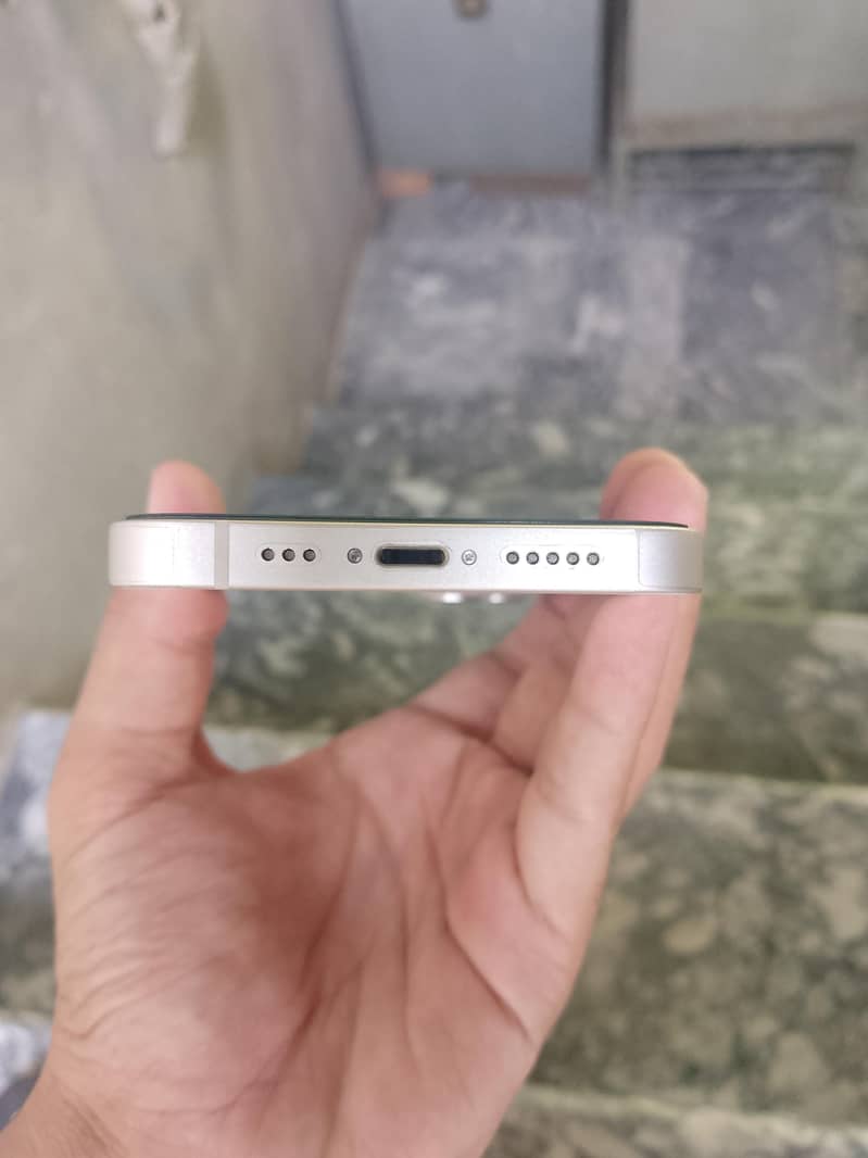 Apple iPhone 13 1