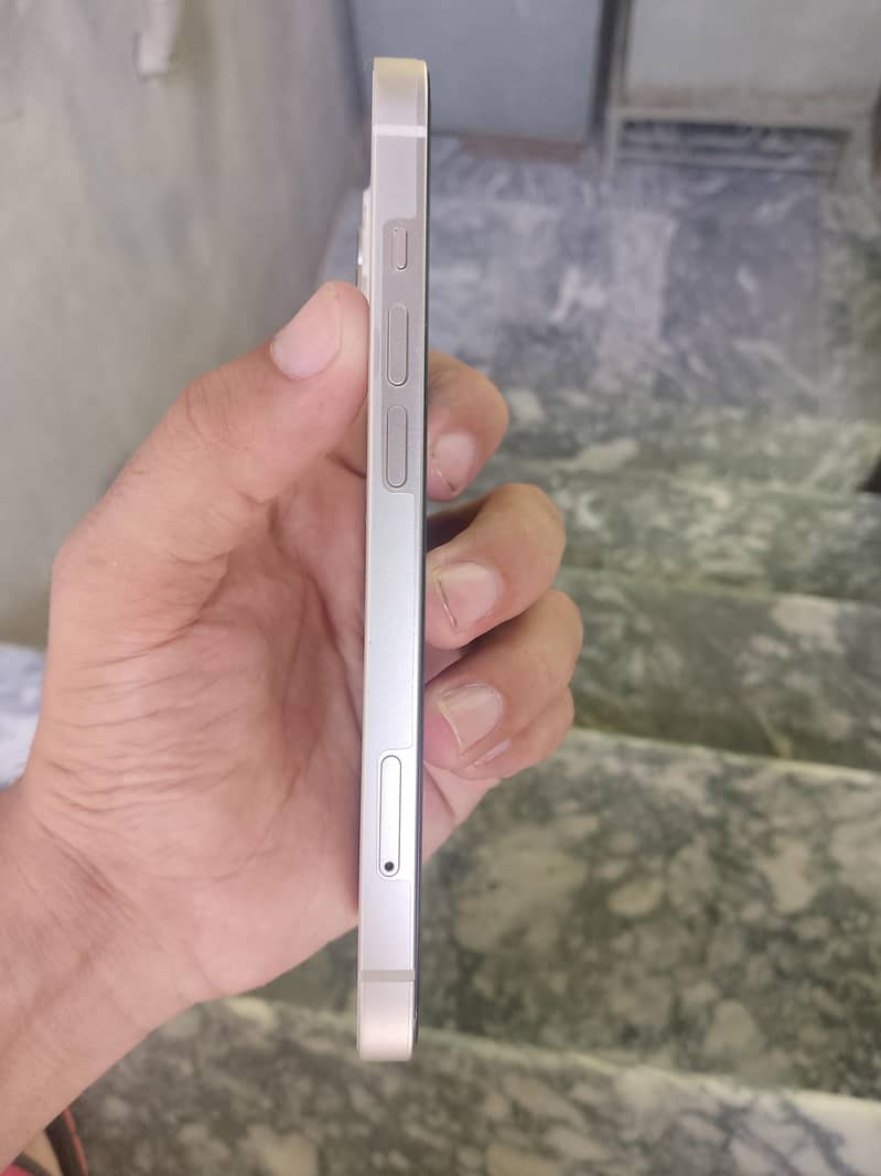 Apple iPhone 13 3