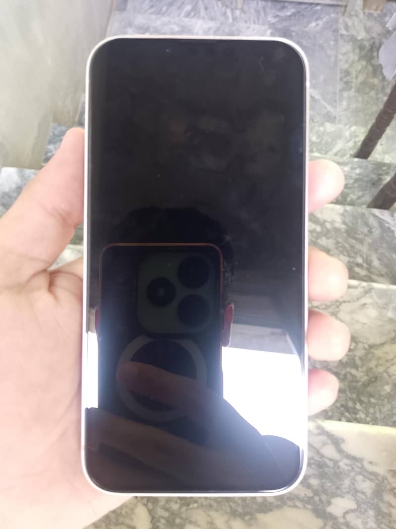 Apple iPhone 13 5