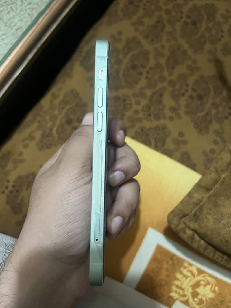 Apple iPhone 12 3