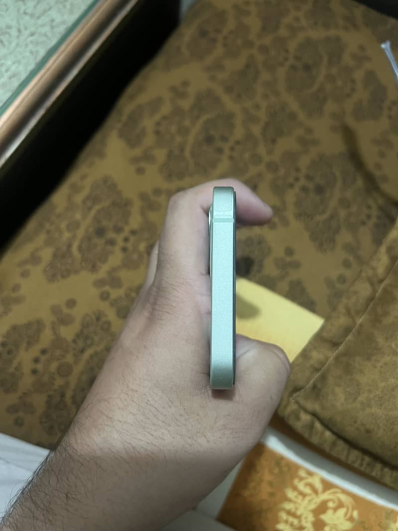 Apple iPhone 12 4