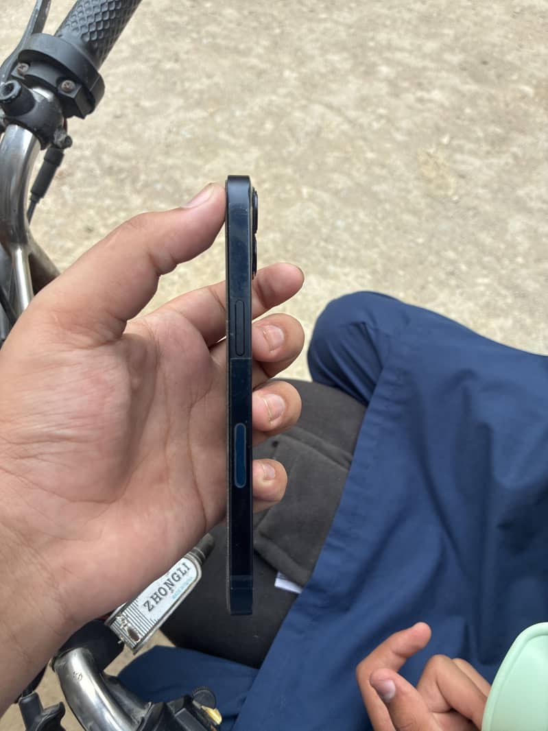 Apple iPhone 13 1