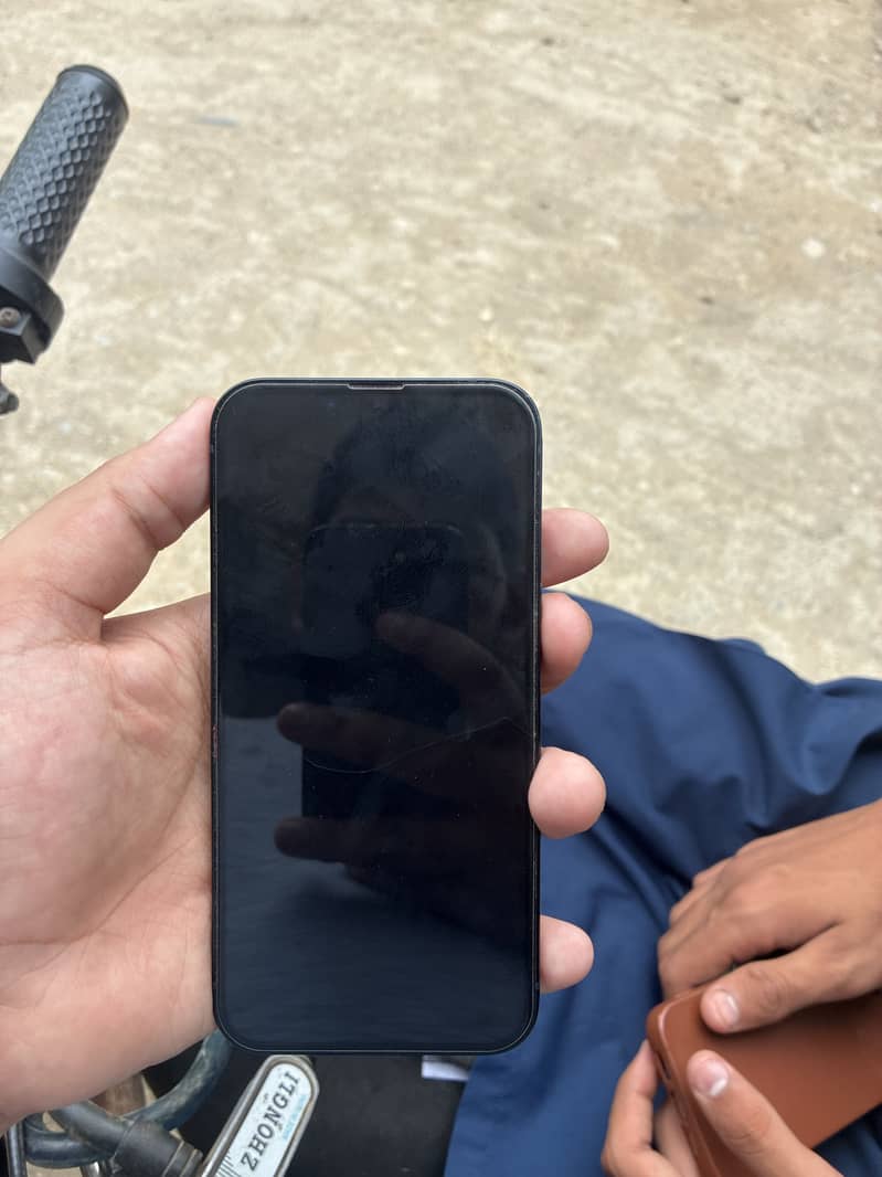 Apple iPhone 13 5