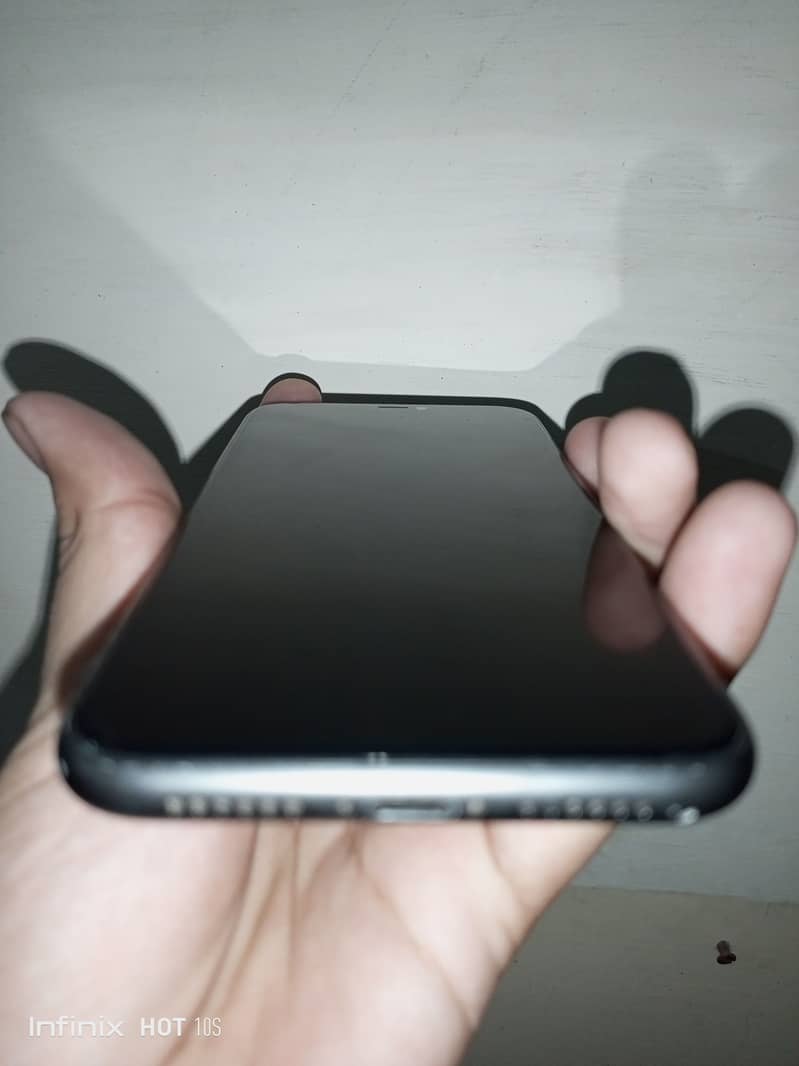Apple iPhone 11 3