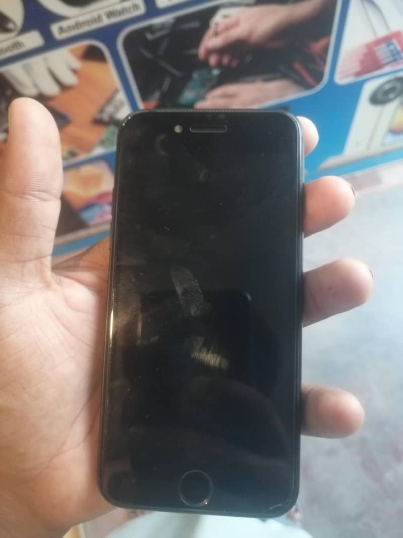 Apple iPhone 7 3