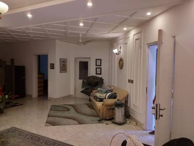 10 MARLA BEAUTIFUL HOUSE AVAILABLE FOR SALE IN DHA PHASE 5