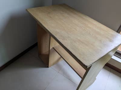 Computer table
