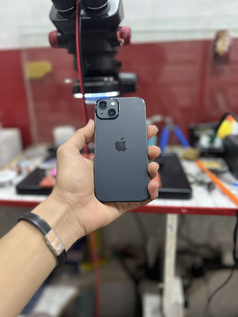 Apple iPhone 13 0