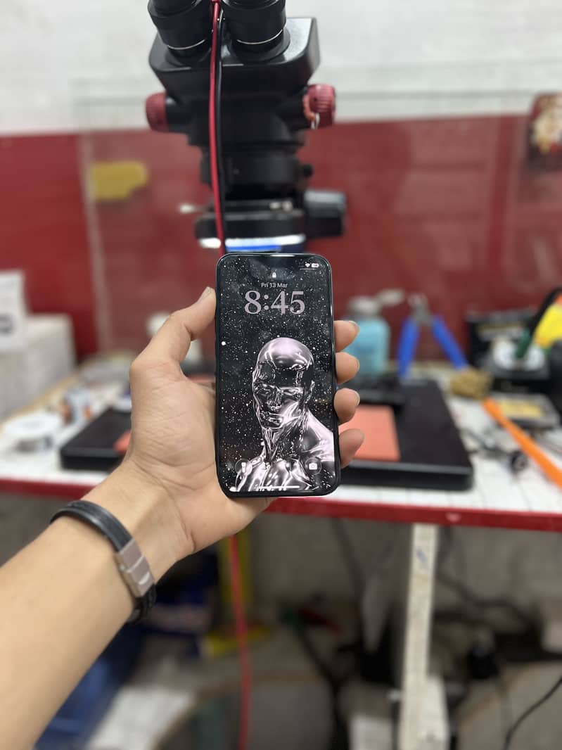 Apple iPhone 13 2