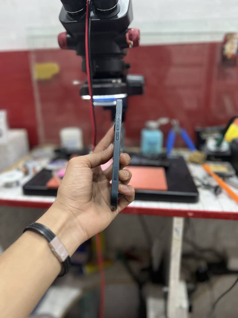 Apple iPhone 13 3