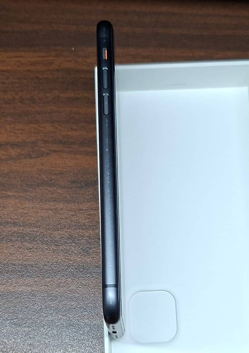 Apple iPhone 11 7