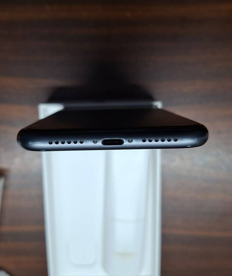 Apple iPhone 11 8