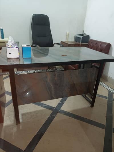 new condition “Heavy Duty Wooden & Iron Pipe Table – For Sale”