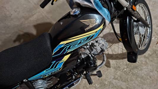 Honda CD dream black