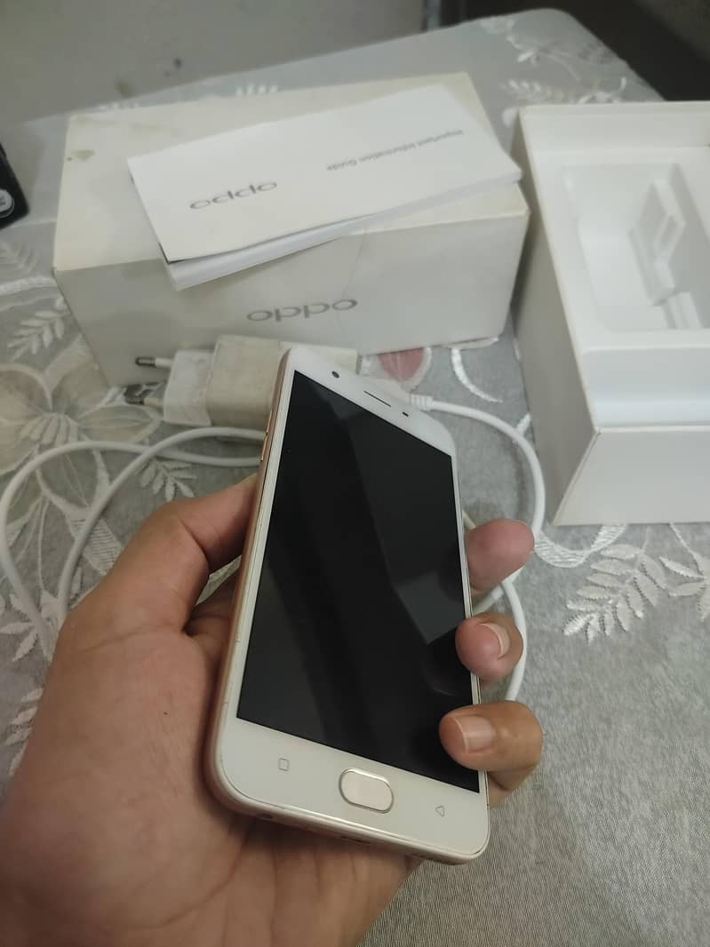 OPPO A57 1