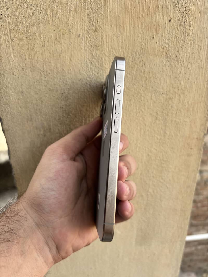 Apple iPhone 15 Pro 2
