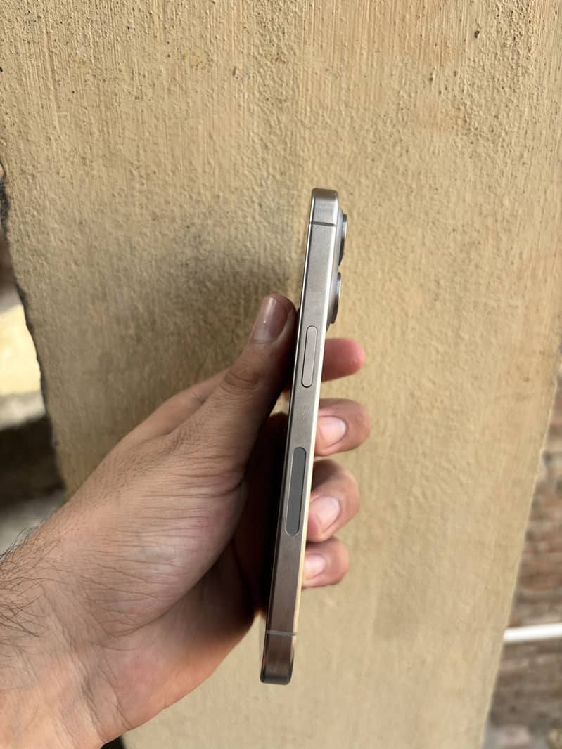 Apple iPhone 15 Pro 3