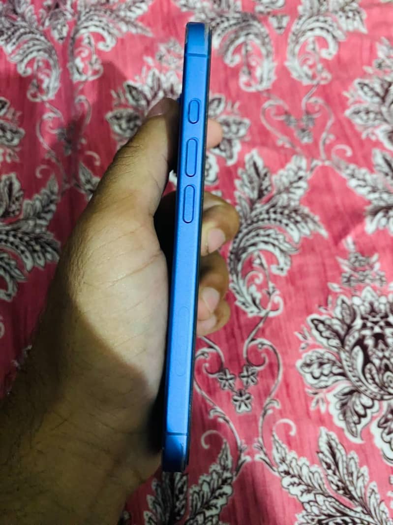 Apple iPhone 16 1
