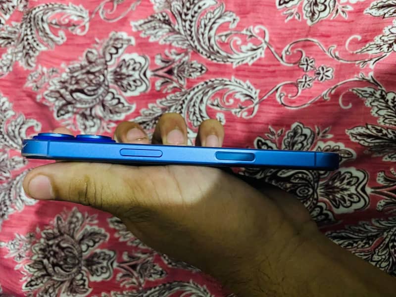 Apple iPhone 16 2