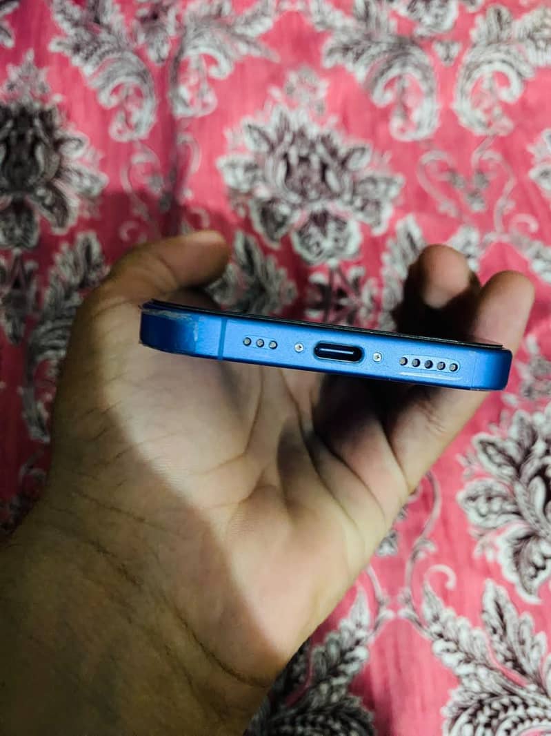 Apple iPhone 16 3