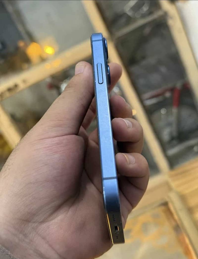 Apple iPhone 13 2