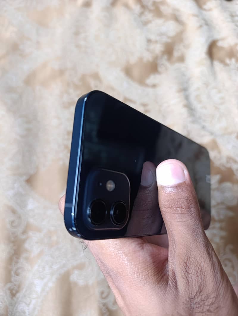 Apple iPhone 12 6