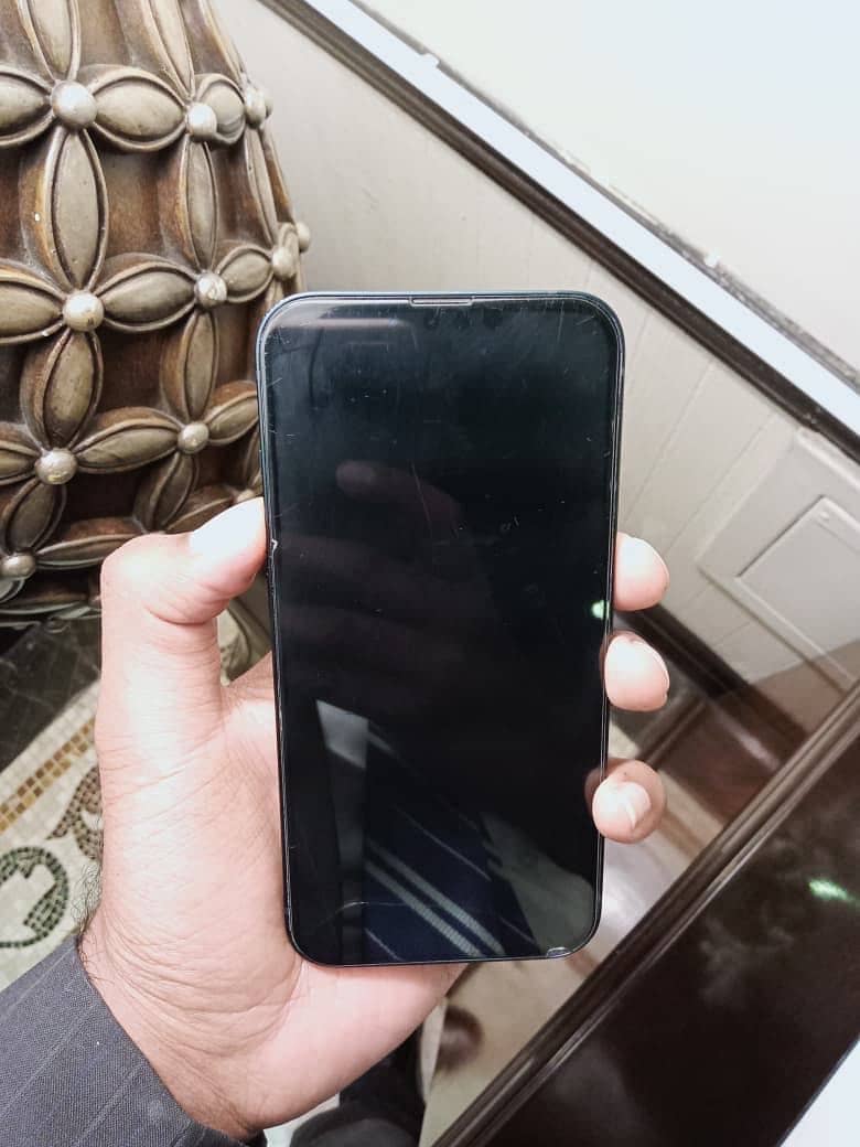 Apple iPhone 13 1