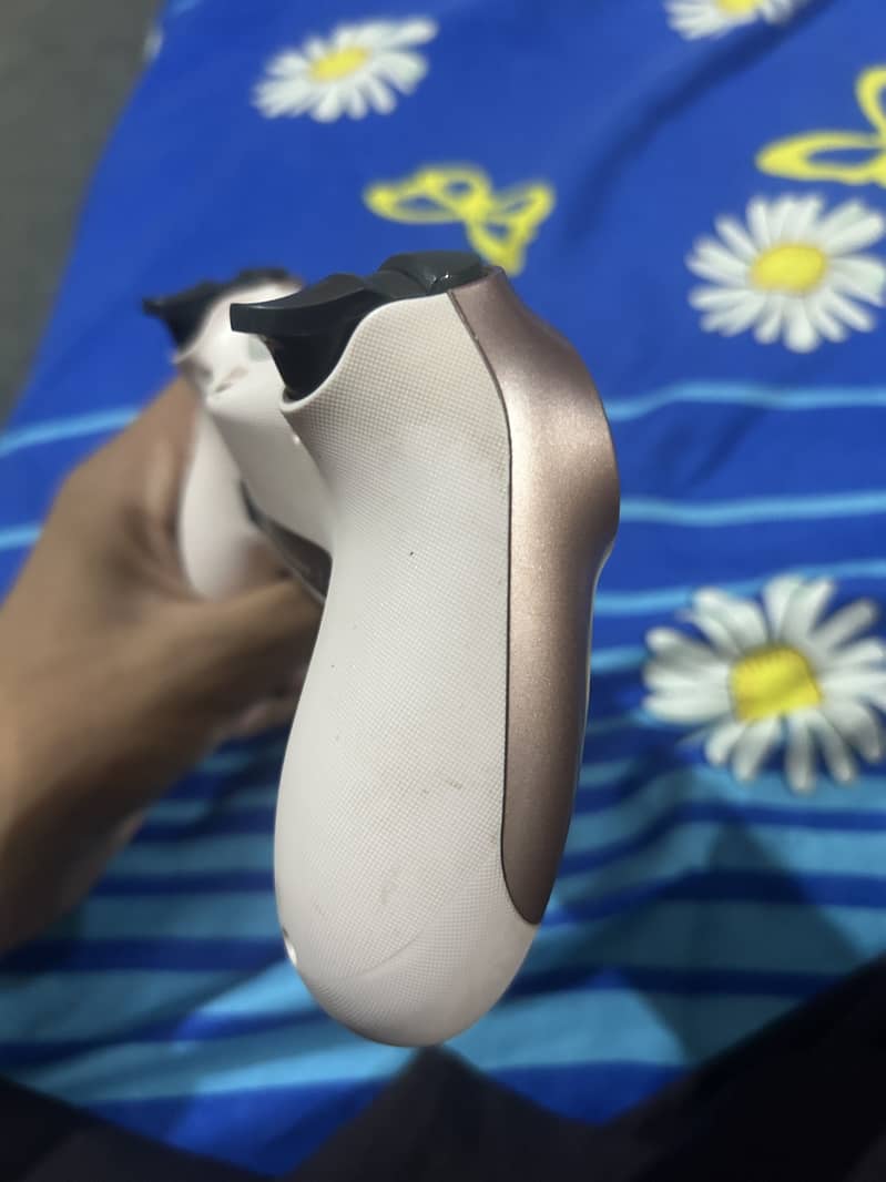 PS4 controller 3