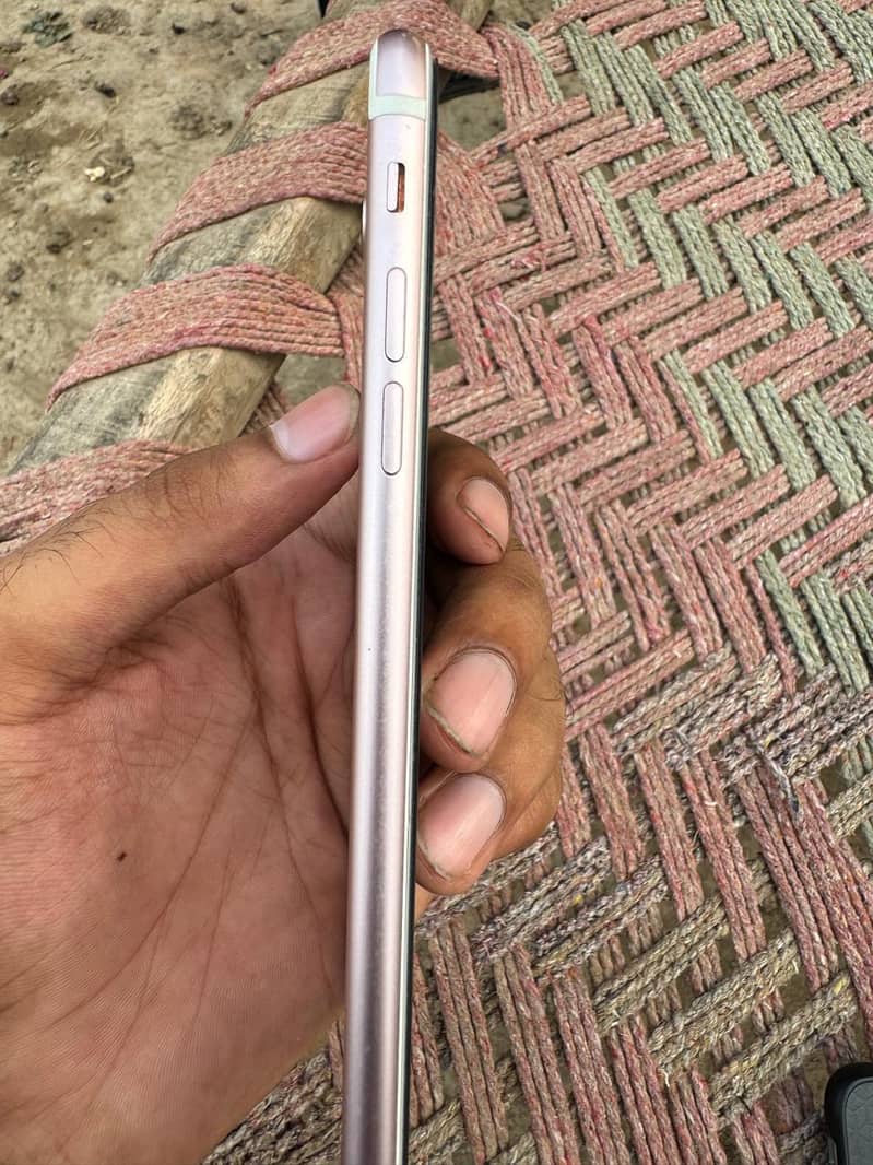 Apple iPhone 7 Plus 3