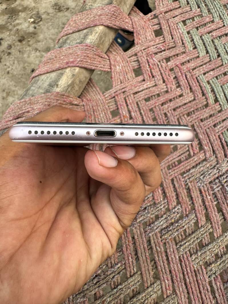 Apple iPhone 7 Plus 5