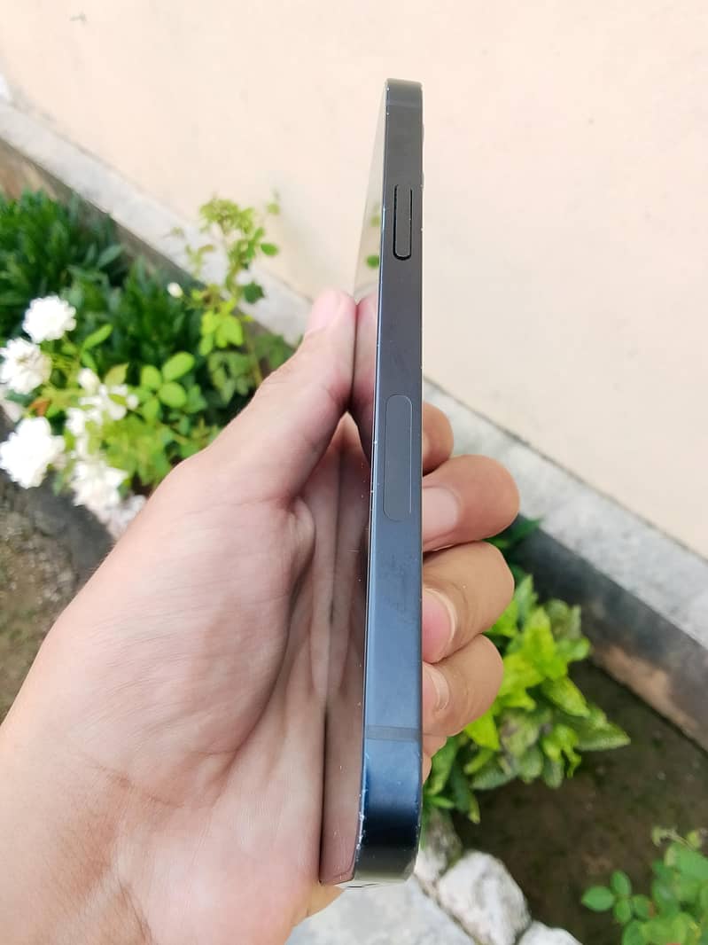Apple iPhone 12 3