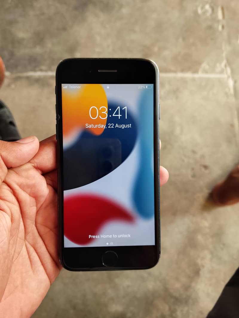 Apple iPhone 7 3