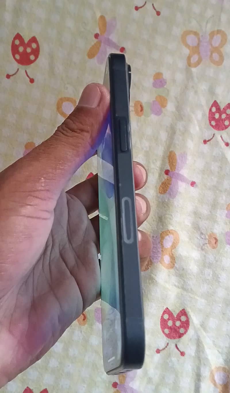 Apple iPhone 13 2
