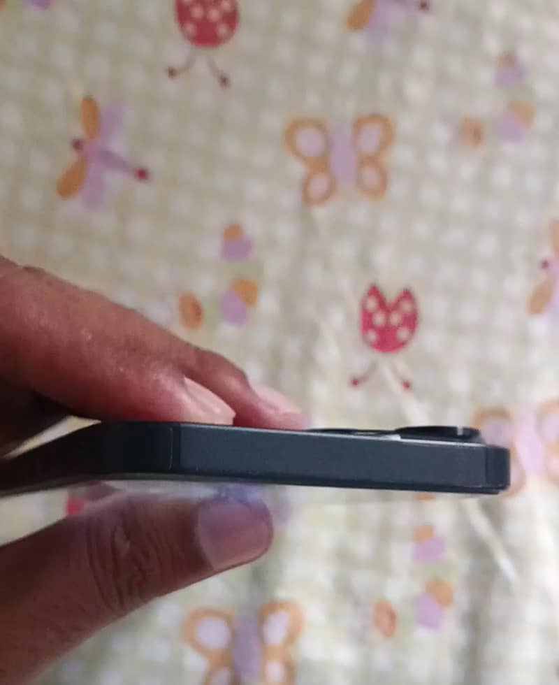 Apple iPhone 13 4
