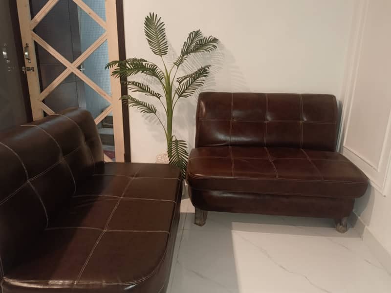 Leather sofa 0